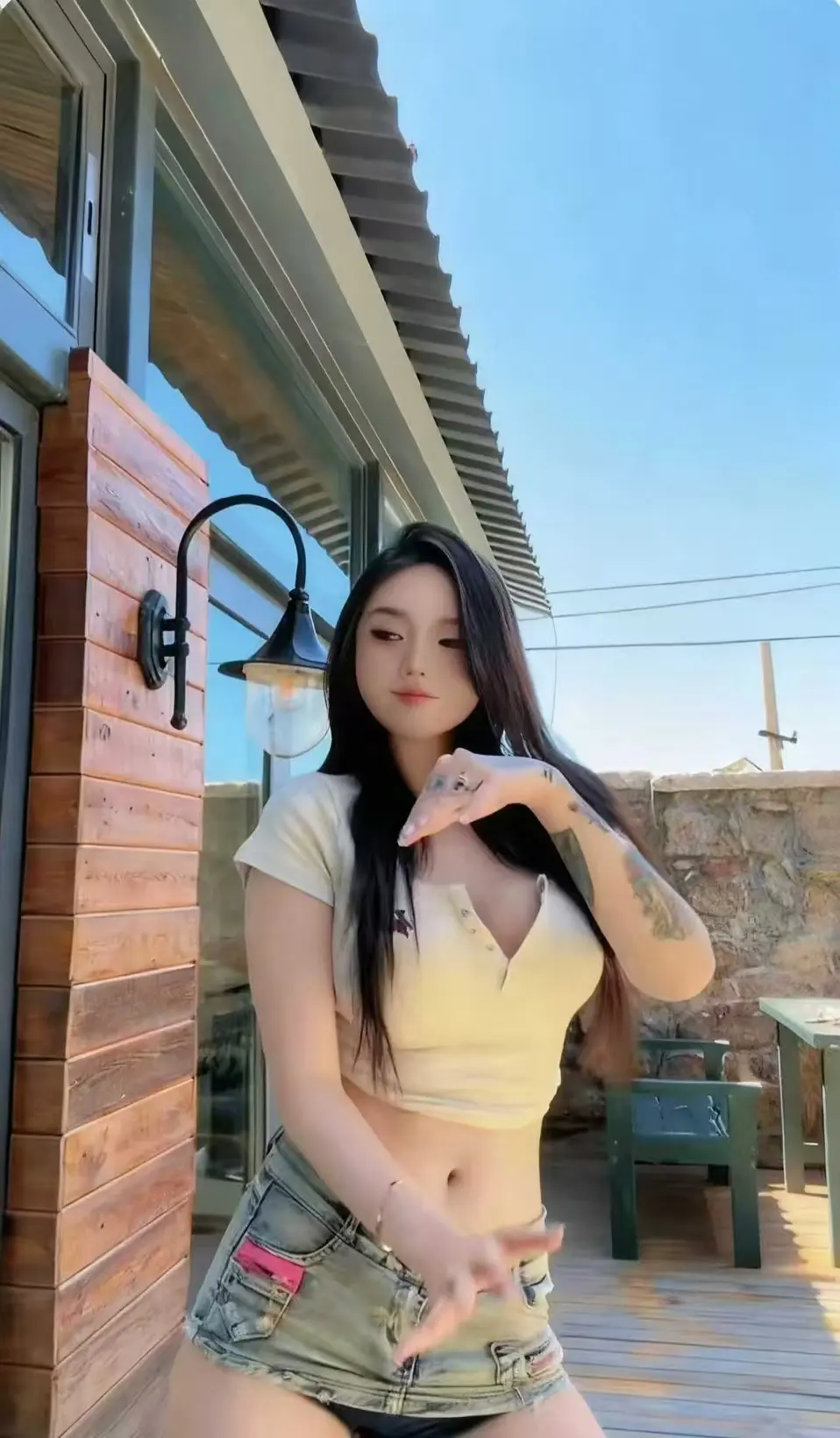 《Meena 成美男》高清全集免费看-中文版未删减资源在线观看-网盘备份无广告播放-一次看遍Meena成美男