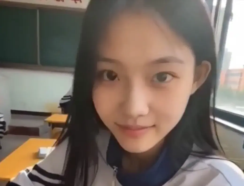 黄果AI短剧《我的十八岁女友》无删减版免费在线观看 - 4K蓝光画质极速加载 - 高甜治愈结局太甜追完又想谈恋爱